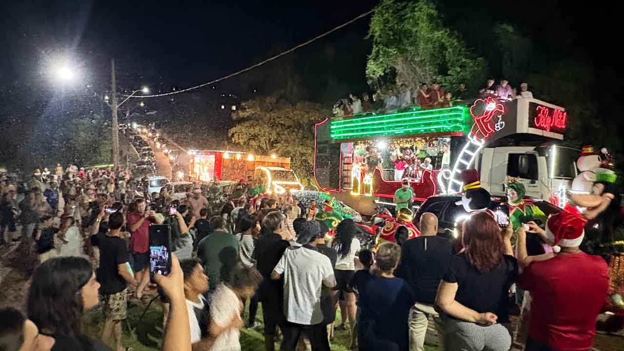 Papai Noel é recebido com festa e luzes em Jardim Alegre