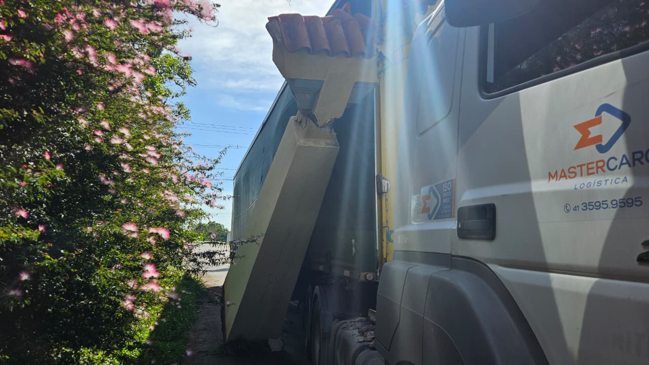 Portal da Colônia Esperança é destruído por caminhão em Arapongas