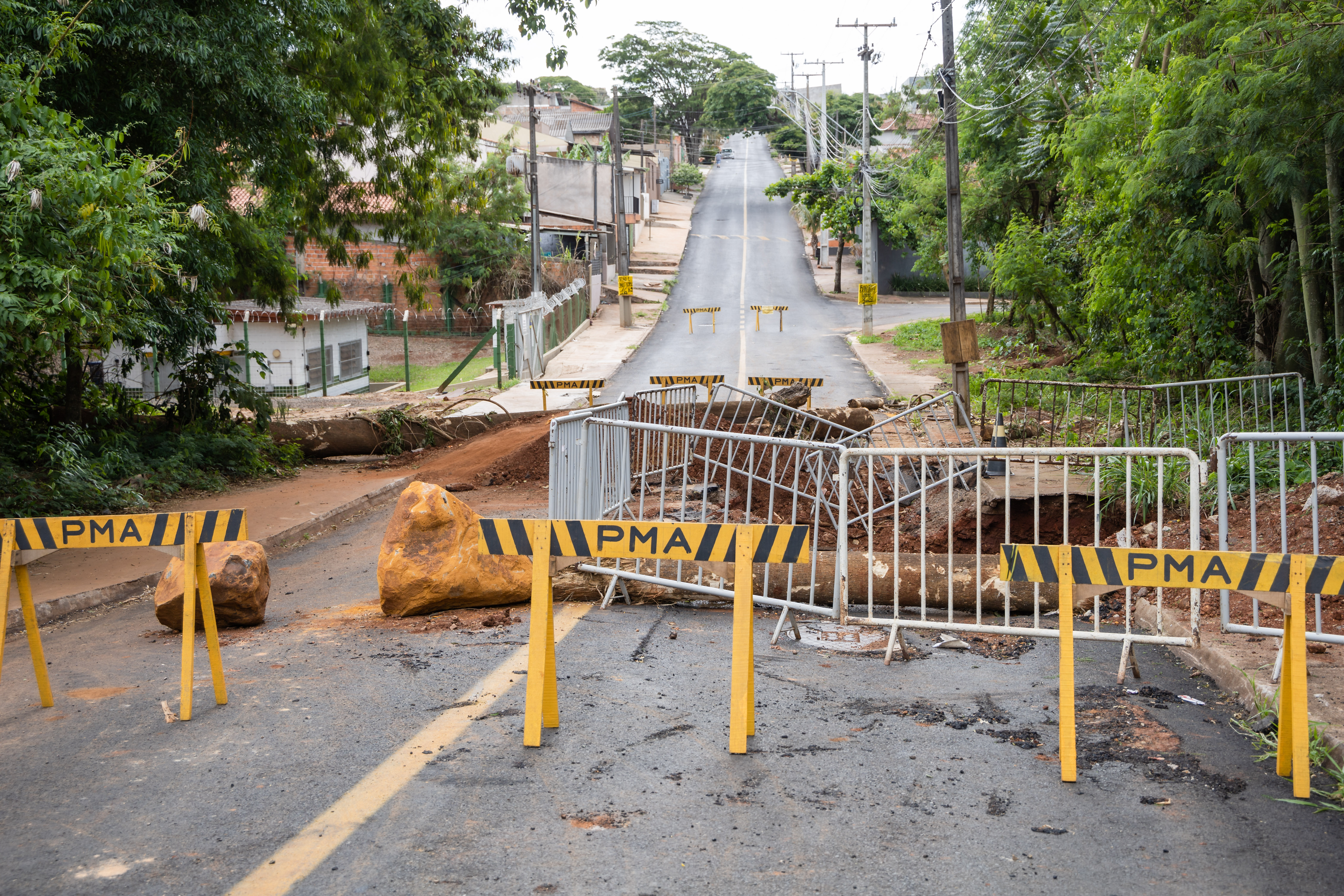 Prefeitura de Apucarana adota medidas emergenciais para reparar cratera
