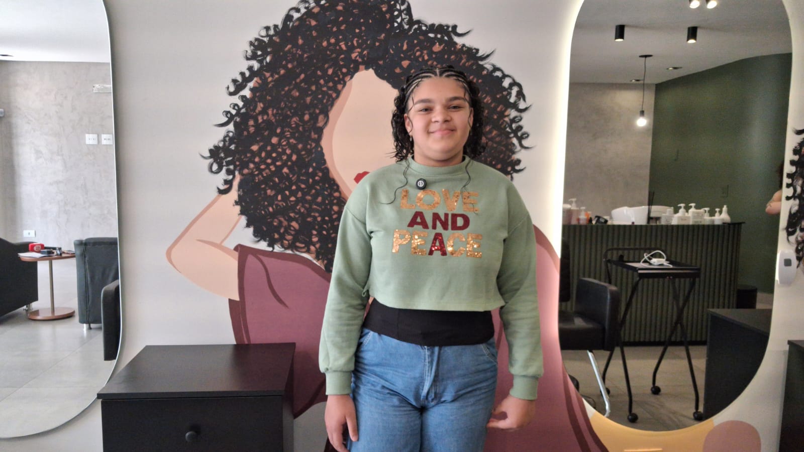 Raquel começou a transição capilar com apenas 12 anos. E, mesmo tão jovem, já entende a dimensão do processo.