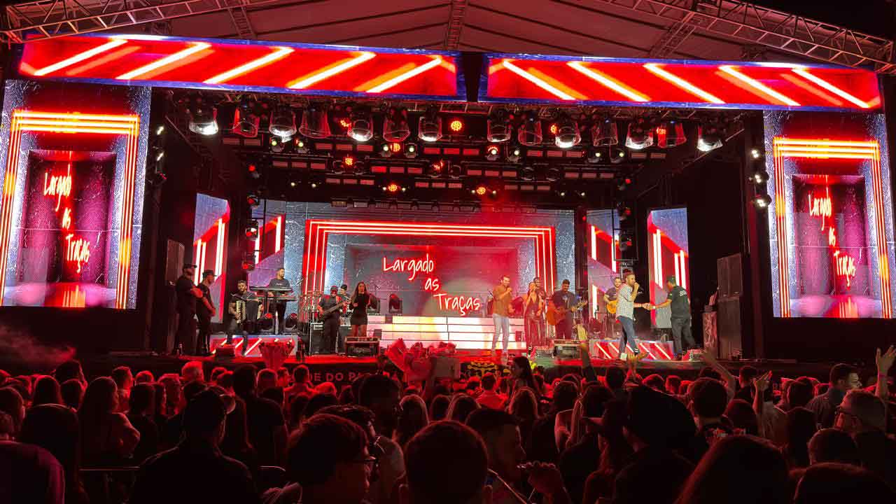 Zé Neto & Cristiano lotam arena na abertura da Expovale em Ivaiporã