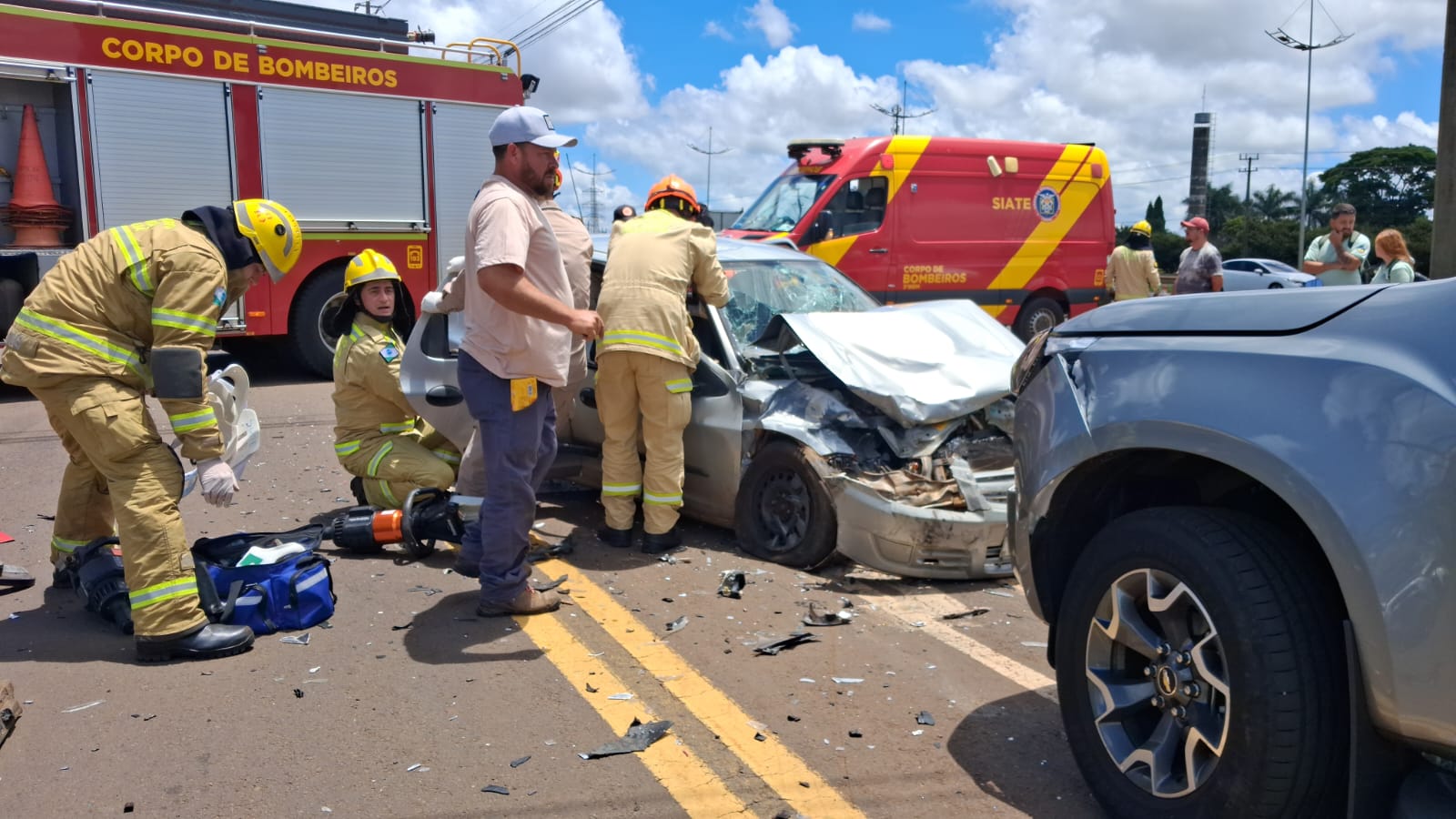 Acidente com três veículos deixa quatro feridos no Parque Industrial Norte em Apucarana