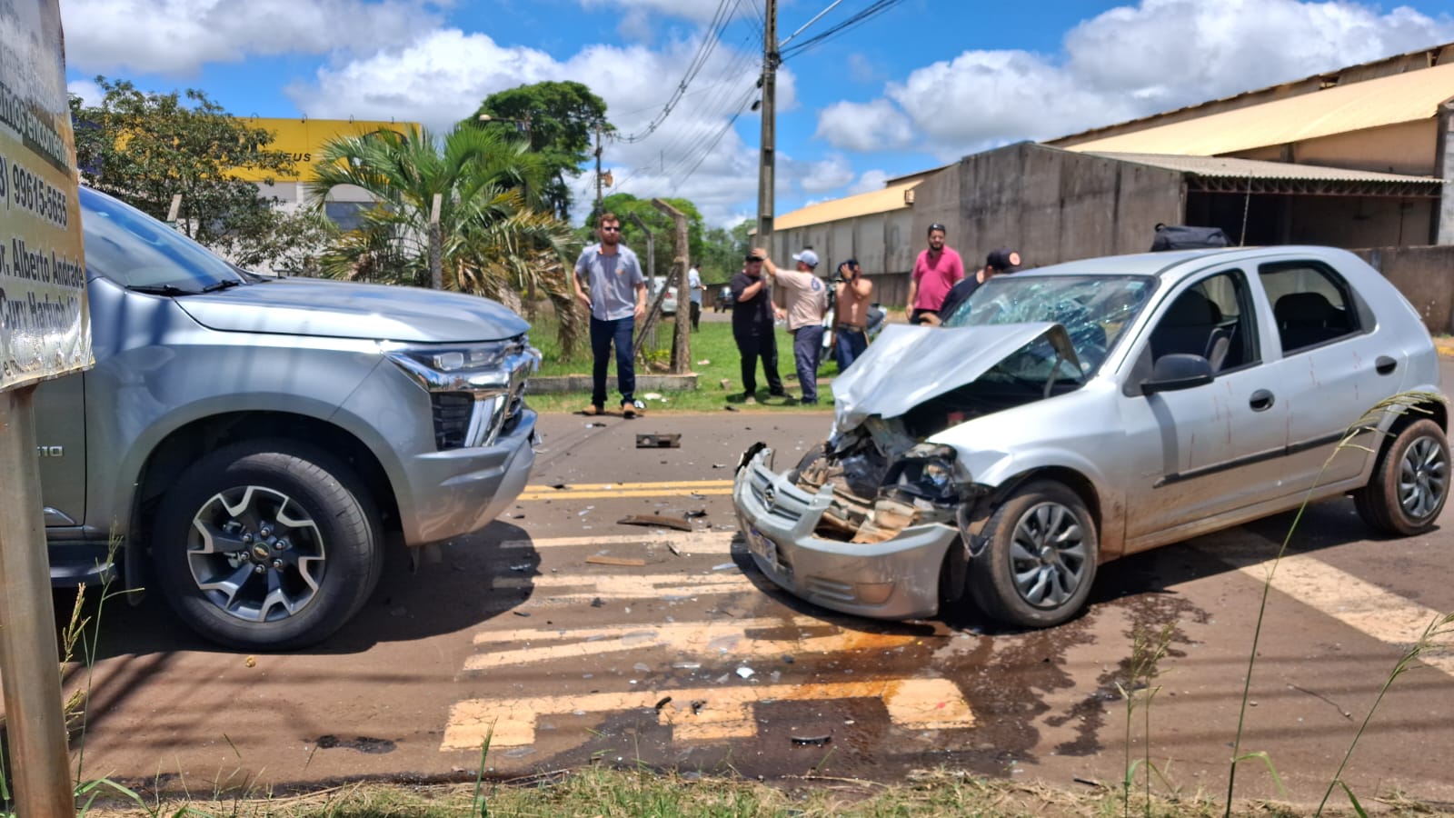 Acidente com três veículos deixa quatro feridos no Parque Industrial Norte em Apucarana