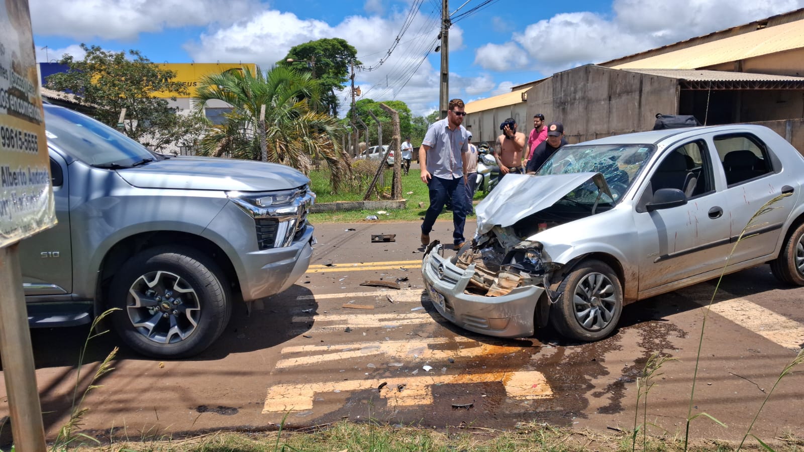 Acidente com três veículos deixa quatro feridos no Parque Industrial Norte em Apucarana