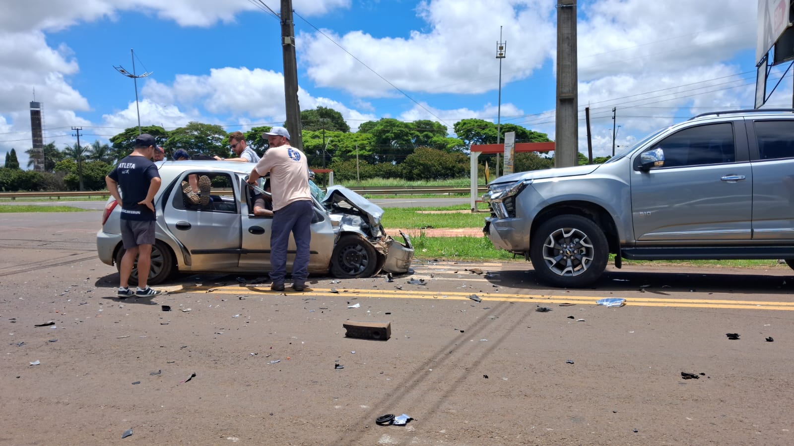 Acidente com três veículos deixa quatro feridos no Parque Industrial Norte em Apucarana