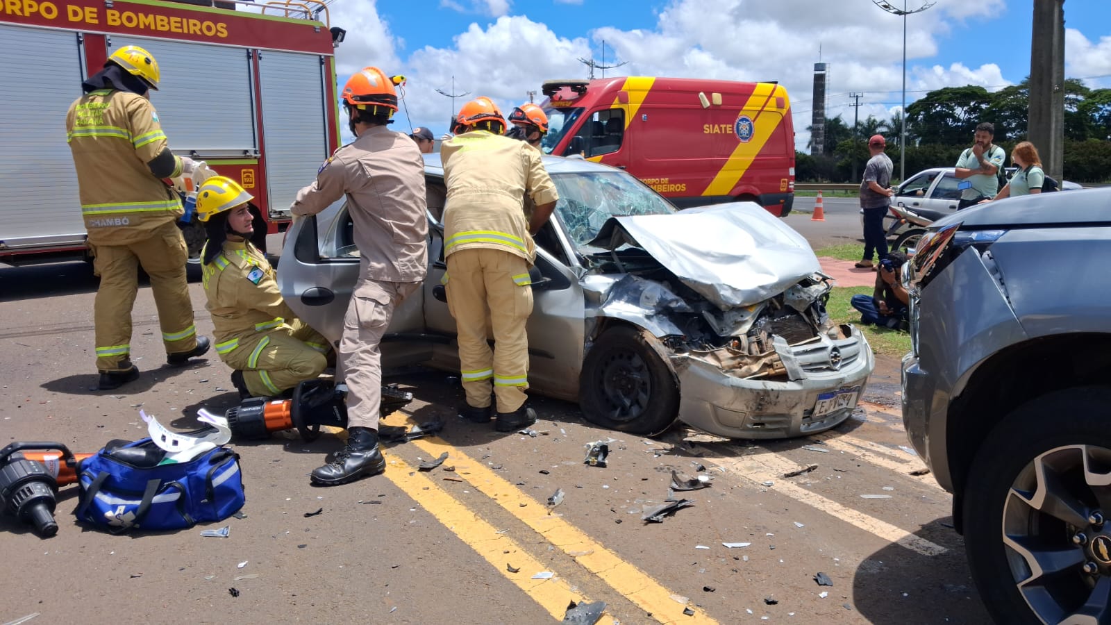 Acidente com três veículos deixa quatro feridos no Parque Industrial Norte em Apucarana