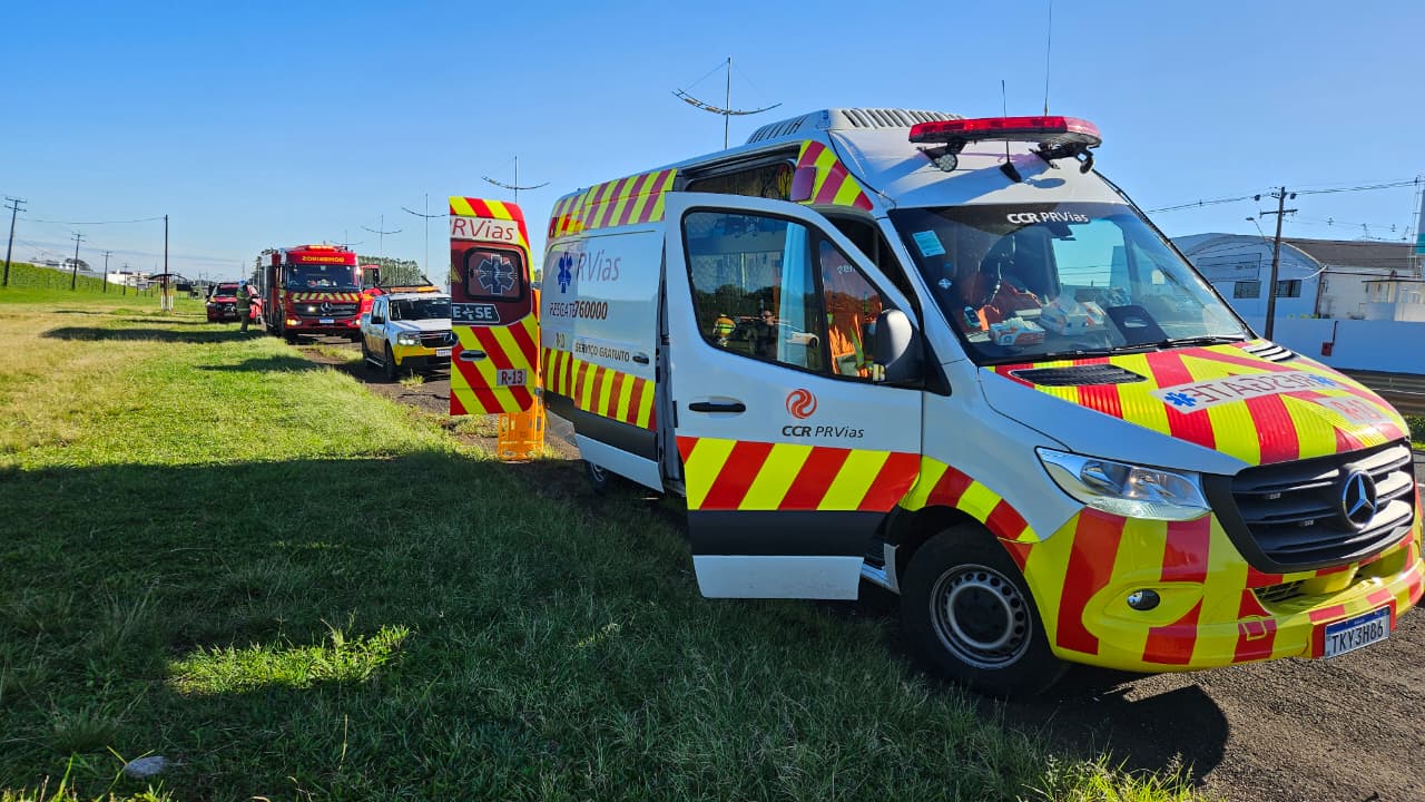Carro bate em muro na BR-369 e deixa três mulheres feridas
