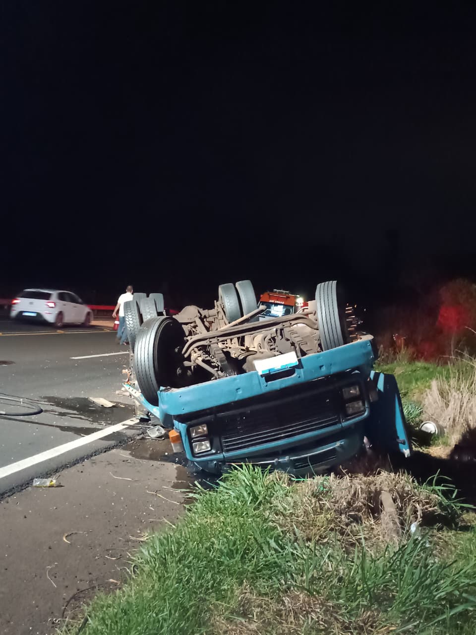 Cinco pessoas morrem após acidente entre carro e caminhão em Arapongas