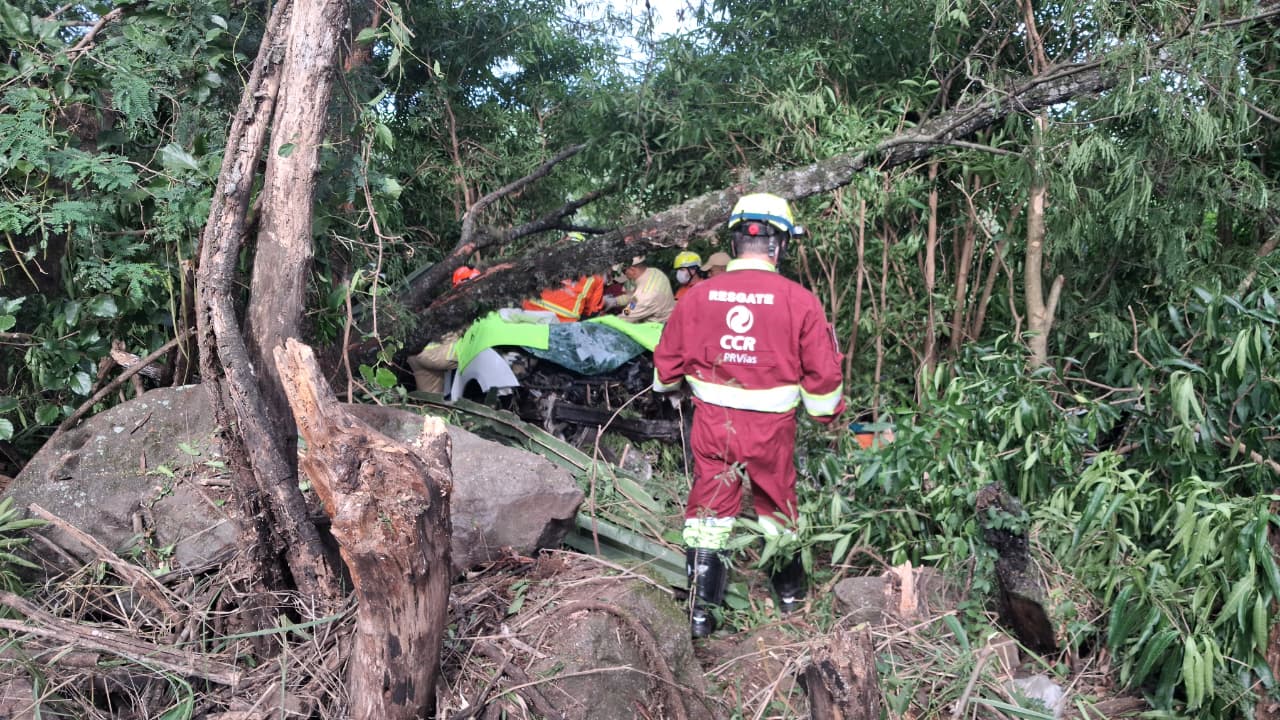 'Estou melhorando', diz servidor resgatado 14h após acidente em Apucarana