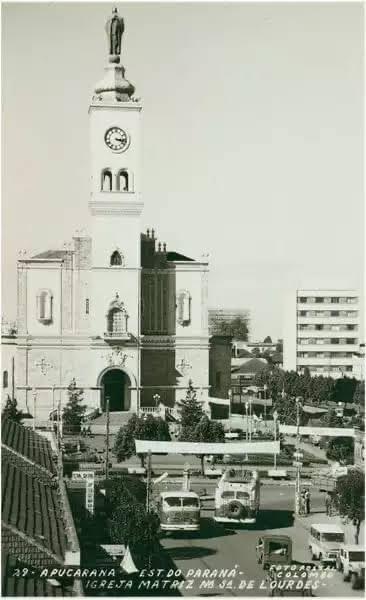 Fachada da Catedral antes da instalação dos sinos, em 1963