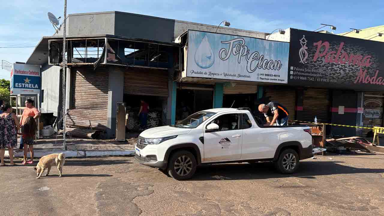 Incêndio atinge três comércios em Jardim Alegre