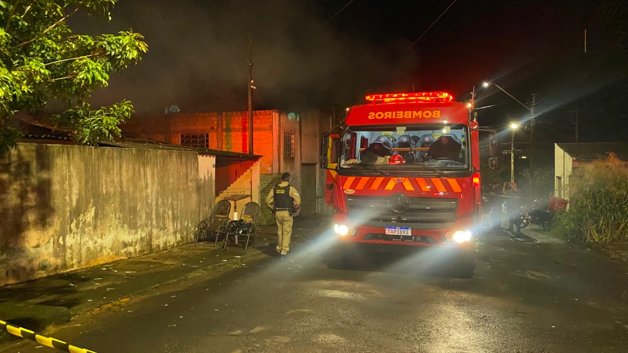 Incêndio em residência mobiliza Corpo de Bombeiros de Apucarana