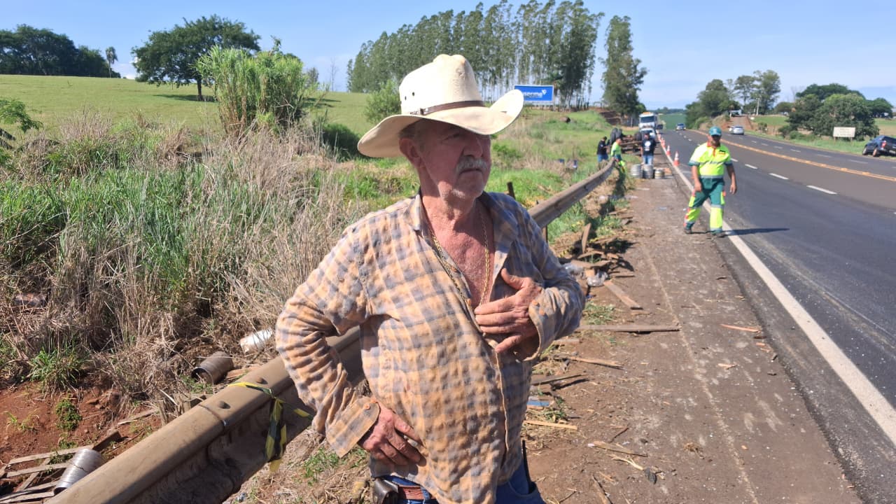 PR-444 é interditada para retirada de caminhão em colisão que matou 5