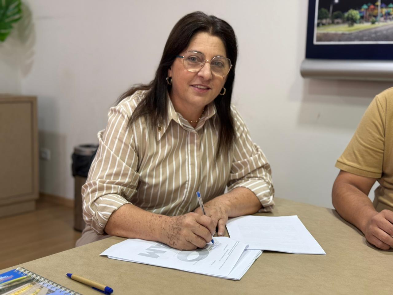 Prefeitura de Cambira assina contrato de construção de nova sede da Apae