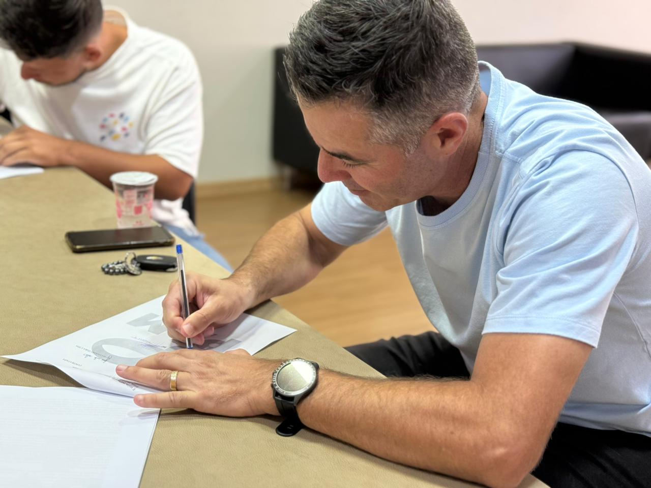 Prefeitura de Cambira assina contrato de construção de nova sede da Apae