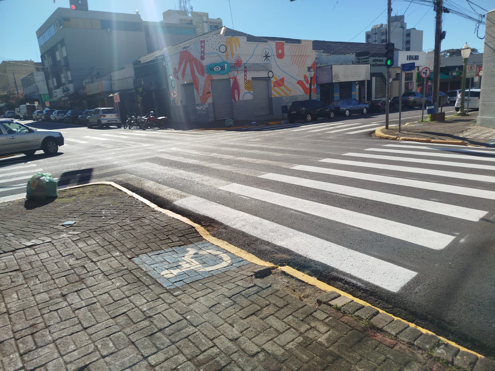 Prefeitura troca sinalização e retira faixas de pedestres polêmicas