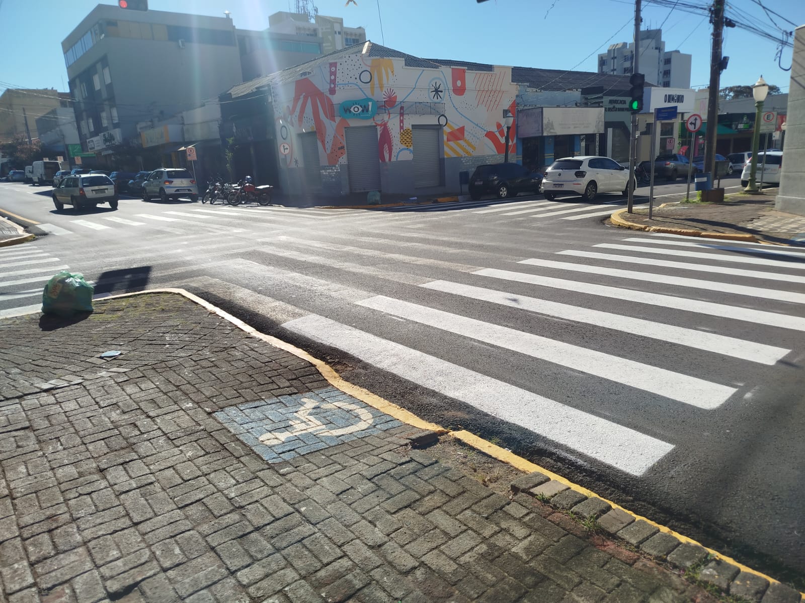 Prefeitura troca sinalização e retira faixas de pedestres polêmicas