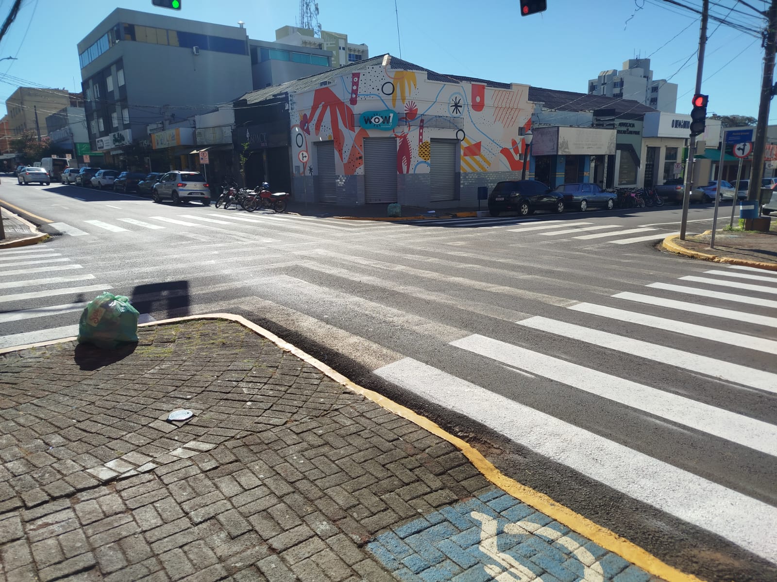 Prefeitura troca sinalização e retira faixas de pedestres polêmicas