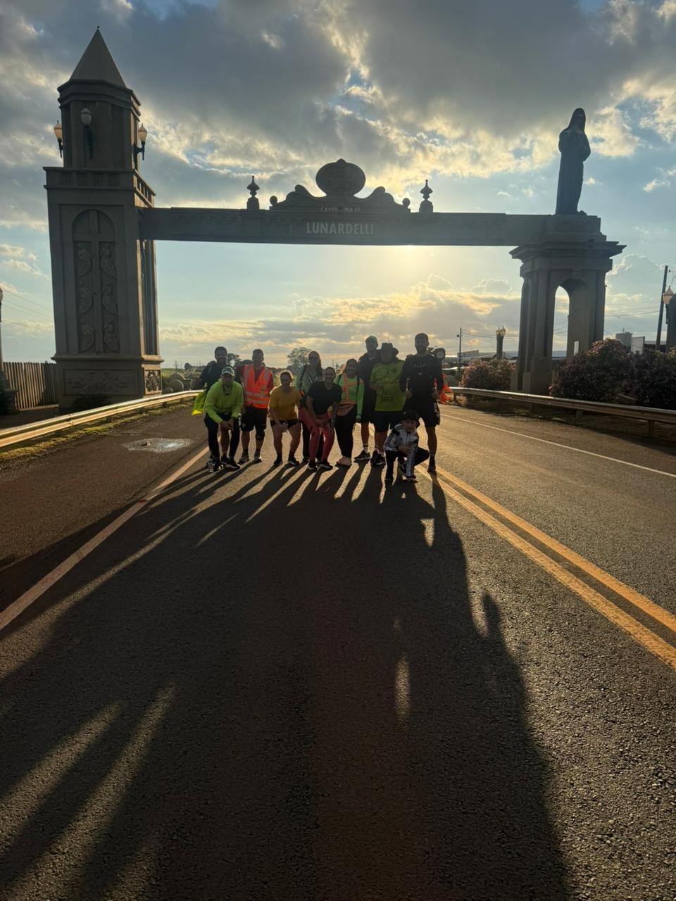 Romeiros percorrem 99 km de Apucarana a Lunardelli movidos pela fé