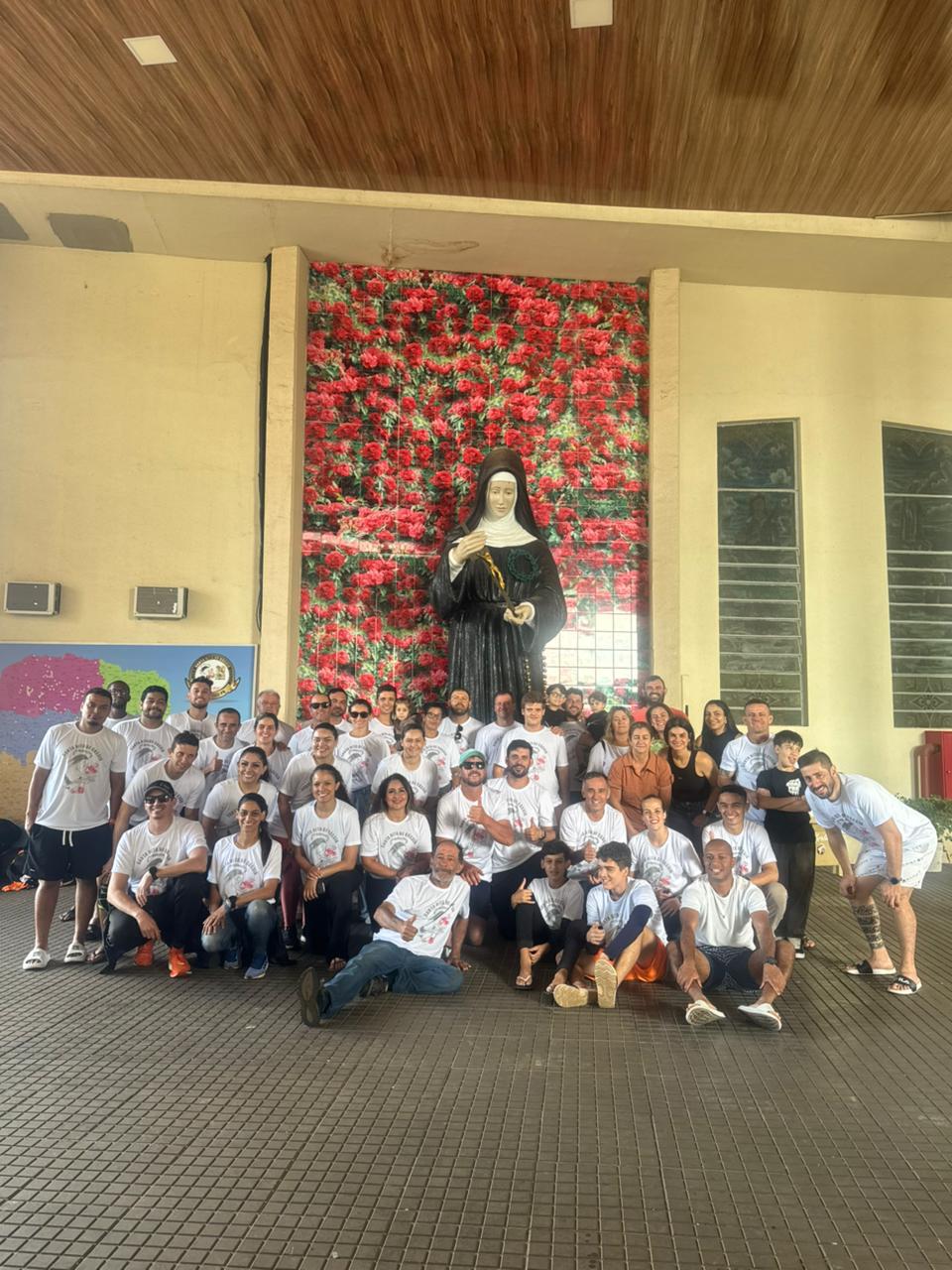 Romeiros percorrem 99 km de Apucarana a Lunardelli movidos pela fé