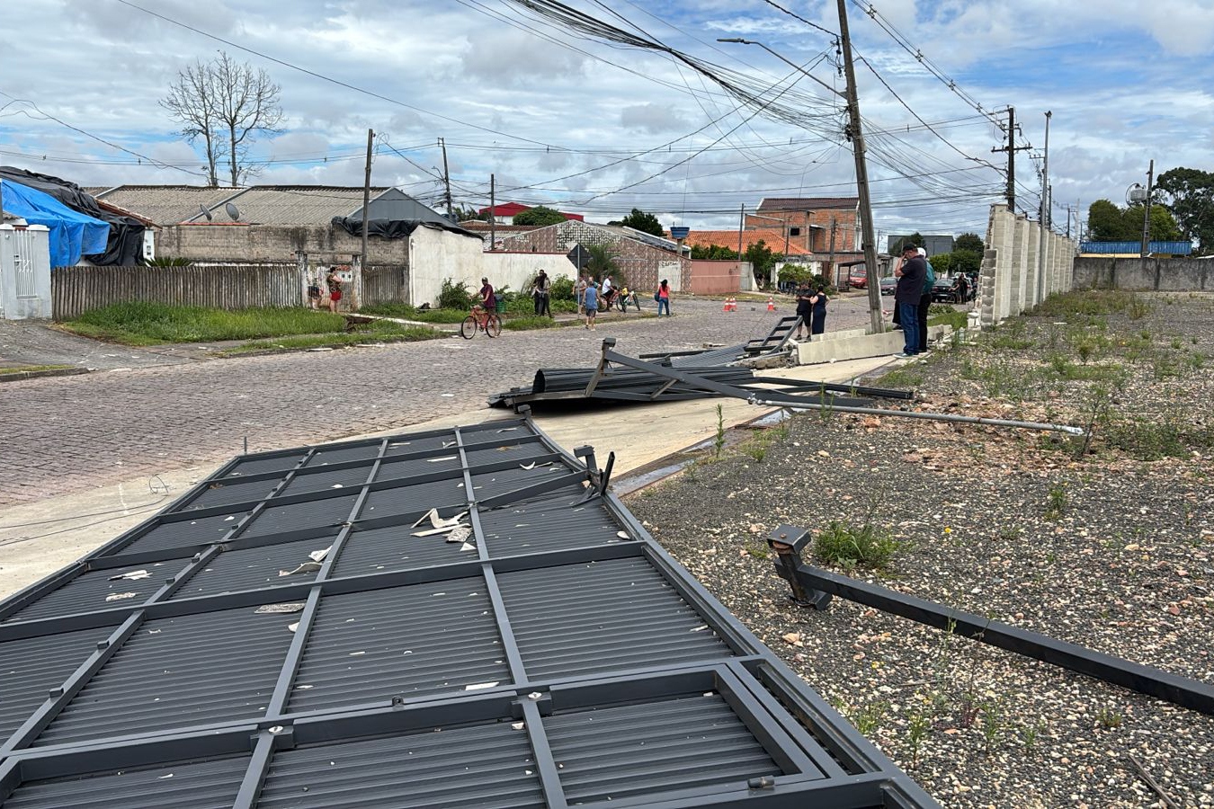 Simepar confirma tornado F2 em São José dos Pinhais, no PR