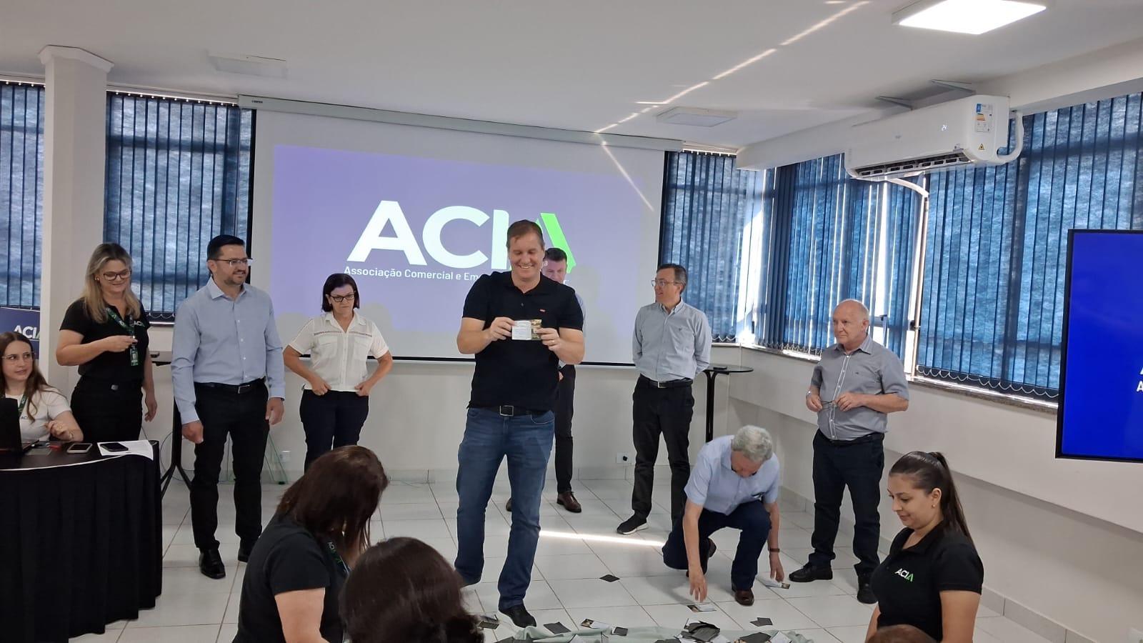 Sorteio final da campanha "Natal Apucarana" da Acia distribui R$ 30 mil