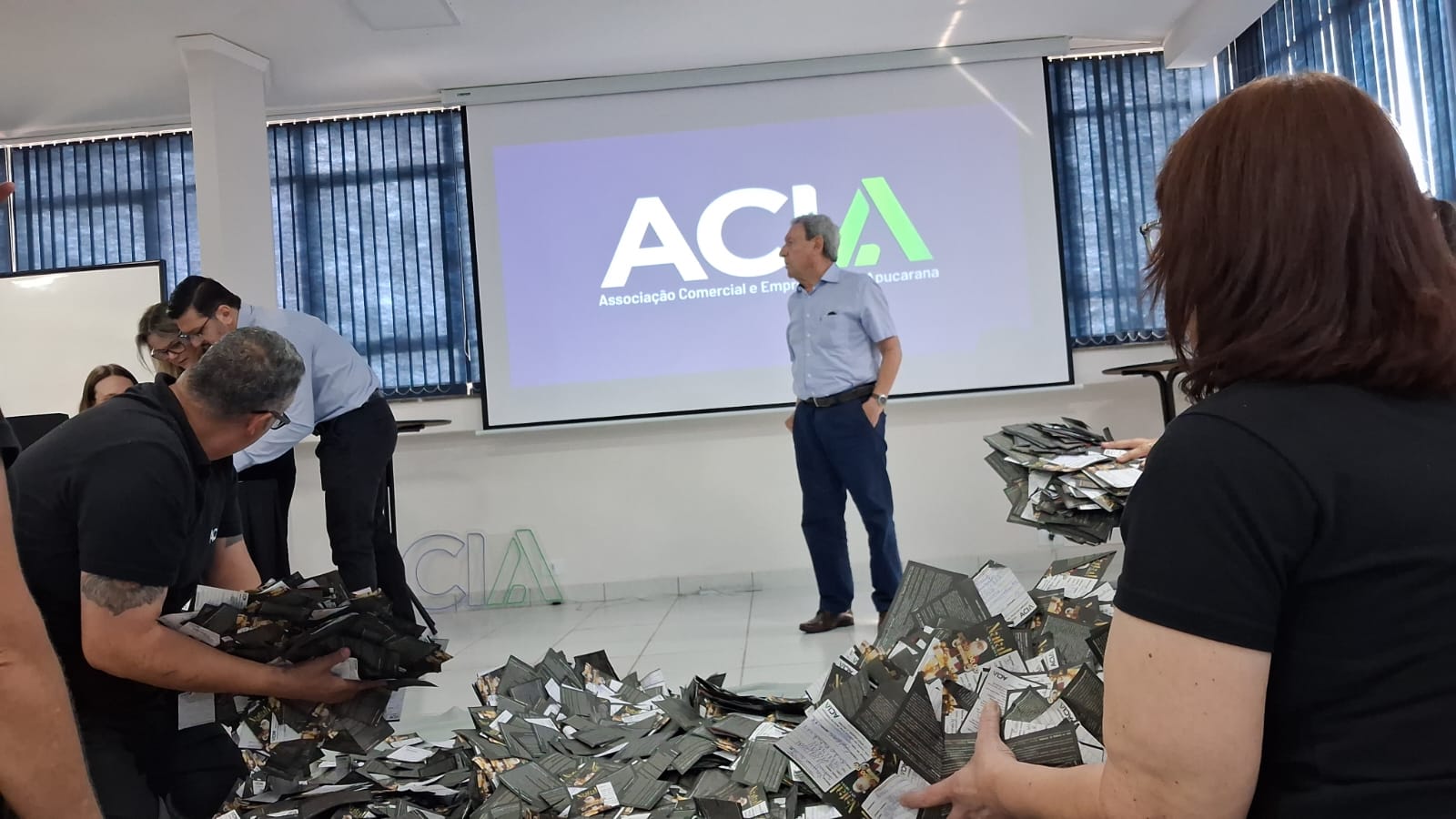 Sorteio final da campanha "Natal Apucarana" da Acia distribui R$ 30 mil