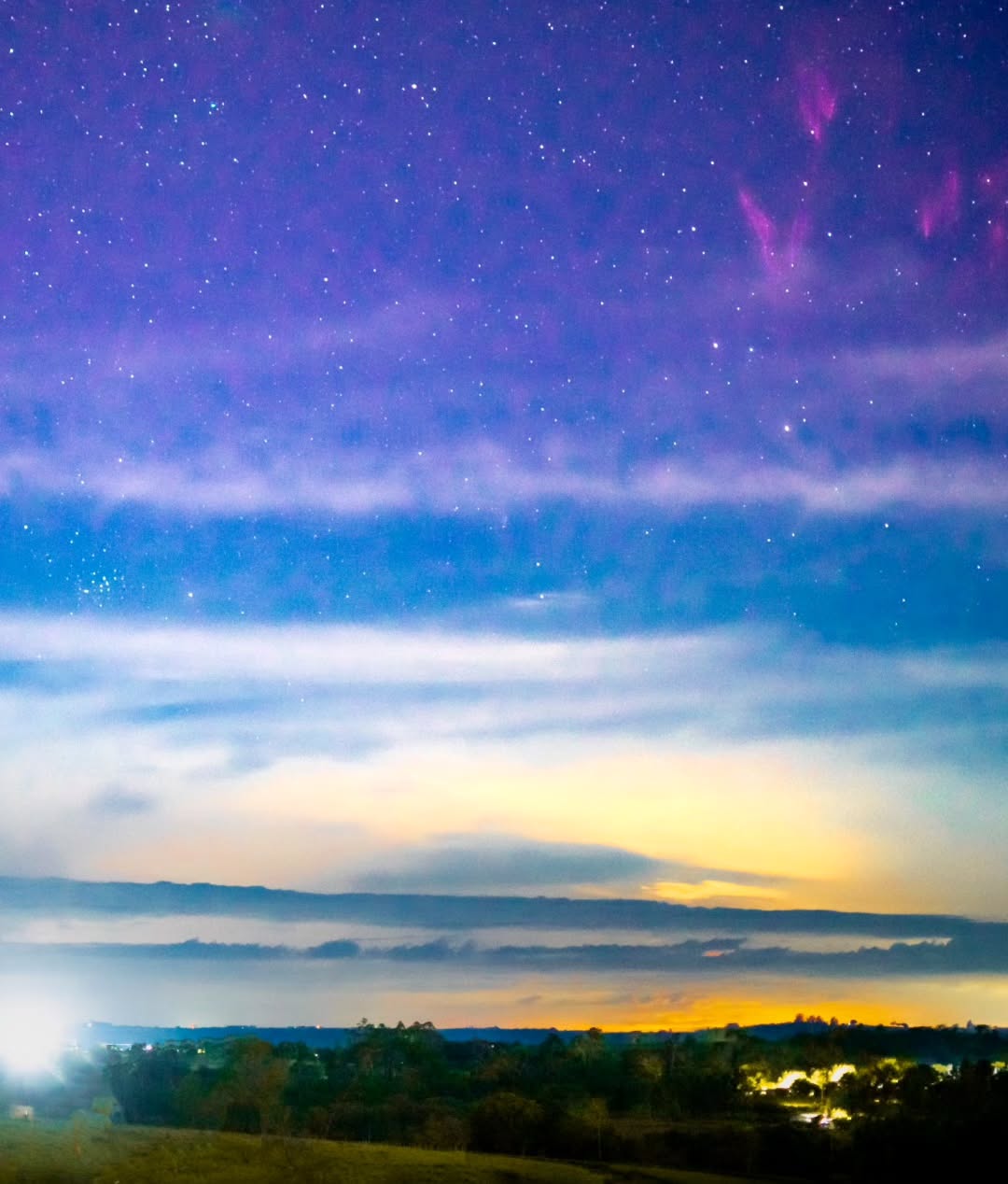 'Sprites': Fenômeno raro de luzes avermelhadas é registrado no céu do PR