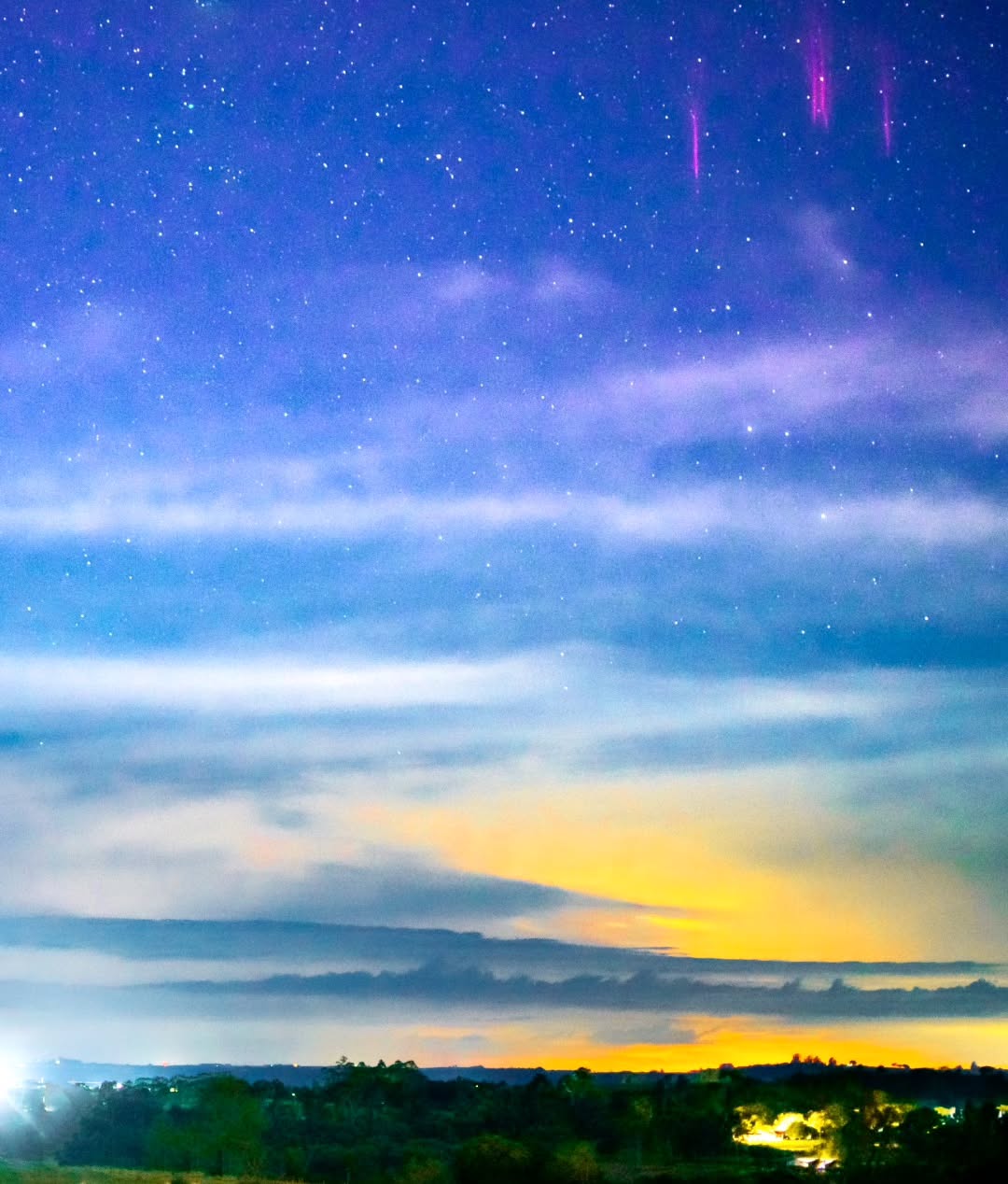 'Sprites': Fenômeno raro de luzes avermelhadas é registrado no céu do PR