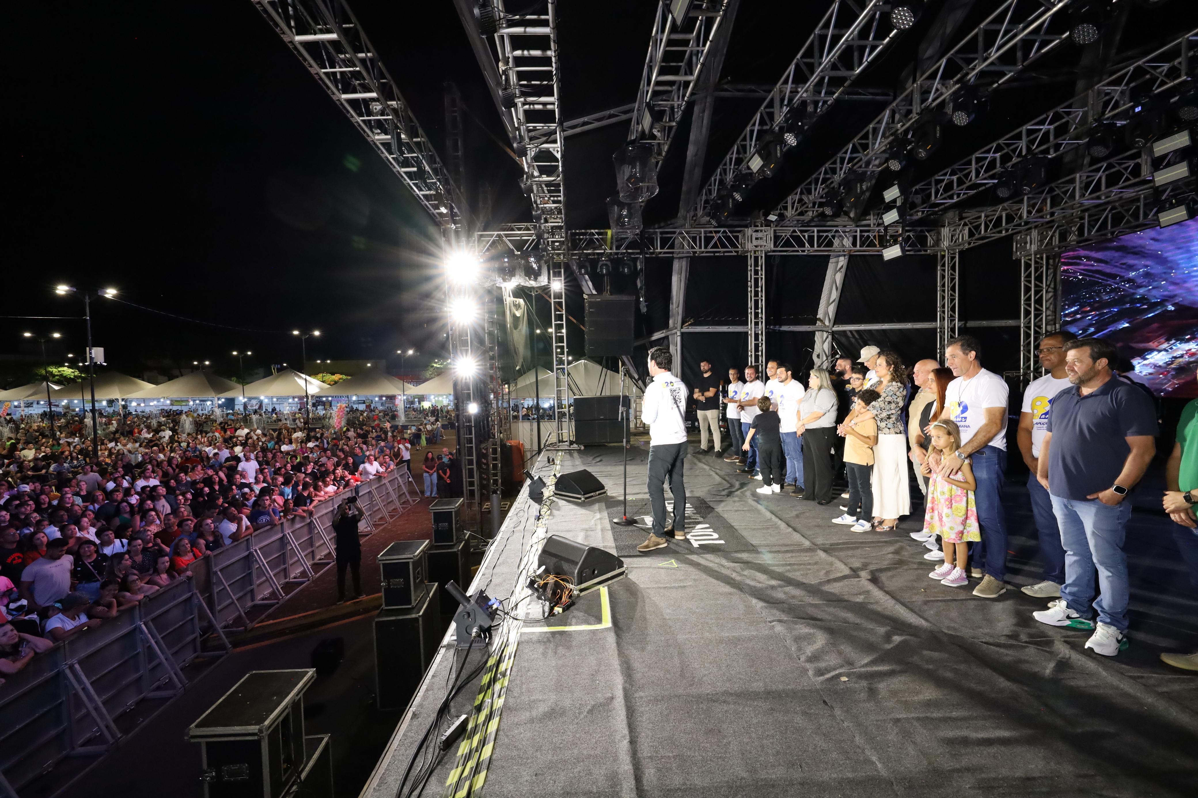 Autoridades no palco