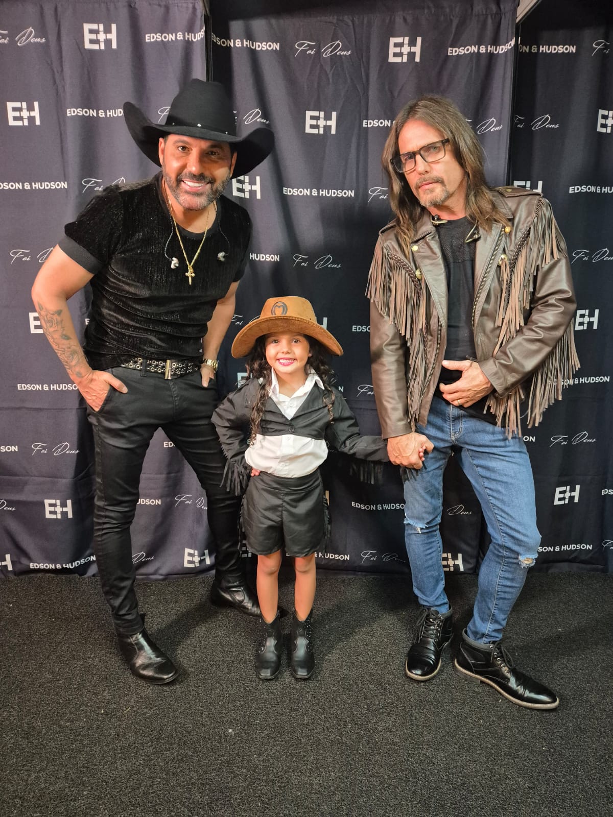 Com apenas 5 anos, Giovana Prado encanta Apucarana no palco com Edson & Hudson