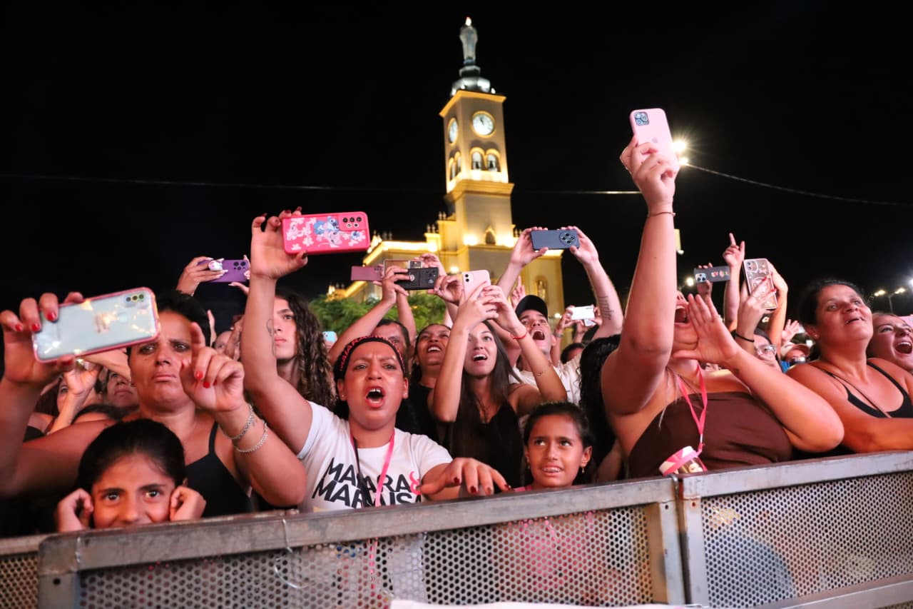Maiara e Maraisa reúnem multidão no aniversário de 82 anos de Apucarana