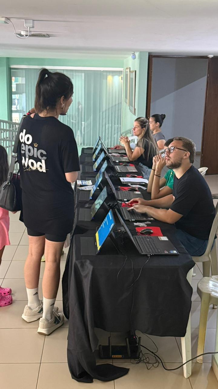 A organização orienta que os atletas locais façam a retirada antecipadamente para evitar filas.