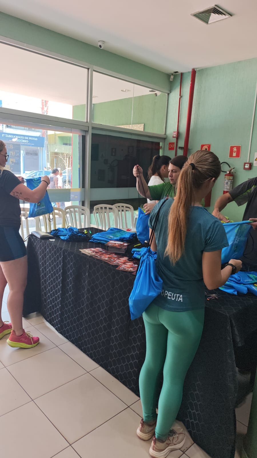 Para receber o kit, é necessário apresentar documento oficial com foto e comprovante de inscrição.