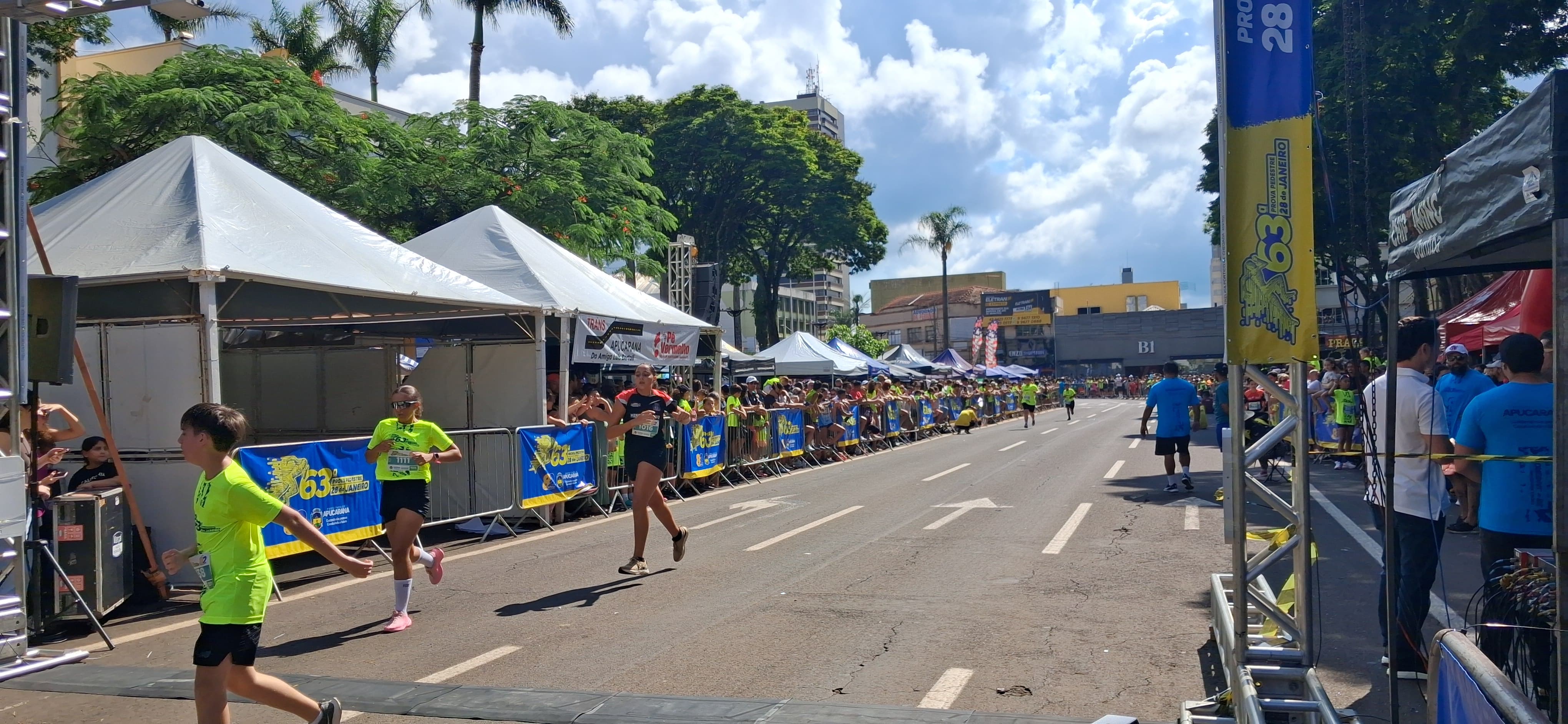 Vinteoitinha movimenta centro de Apucarana e abre Prova 28 de Janeiro