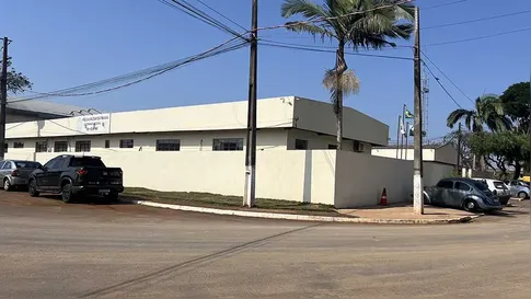 Carro com aparência de viatura da PM é recolhido pela polícia em Jardim Alegre