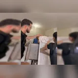 Homem ameaça ex e é preso com dinamite no sofá: 'matar todo mundo'
