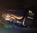 Temporal faz ônibus derrapar em curva e quase tombar na BR-369, no Paraná