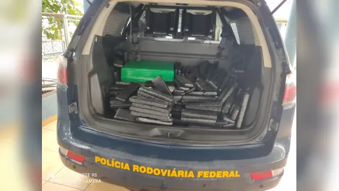 PRF apreende mais de 160 kg de maconha e prende casal na BR-376