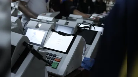 TRE-PR inicia preparação das urnas eletrônicas para as eleições de 2026