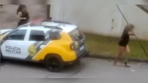 Flagrado com mulher casada, homem foge de cueca e acaba encurralado por cachorros no Paraná