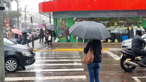 Paraná registra rajadas de vento de 58 km/h e volume de chuva acima de 138 mm