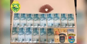  Além da cocaína foi encontrado com os suspeitos R$ 1.542,00 em dinheir 