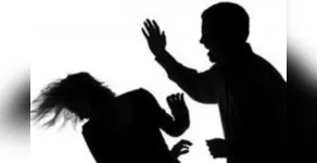  Após ser agredida, a mulher amassou o veículo do marido 