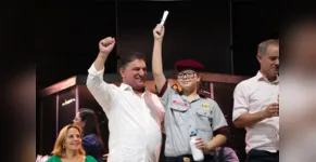  Cerca de 200 alunos se formam na disciplina cívico-militar. 