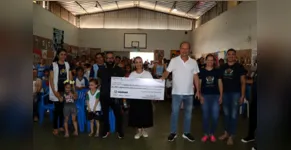  Cheque foi entregue pelo prefeito Carlos Gil 