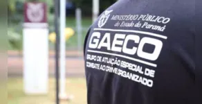  Duas pessoas também foram presas em flagrante, por tráfico de drogas e porte de munições. 