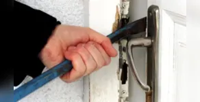  Foi furtado do local uma caixa de ferramenta e um pulverizador 