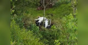  Motorista ‘nasce de novo’ ao capotar em ribanceira e carro pegar fogo. 