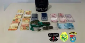  Na casa, foram localizados mais 116 gramas de maconha, além de duas balanças de precisão 